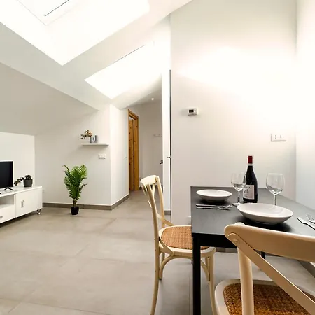 Lägenhet La Corte - Mansarda 8 *